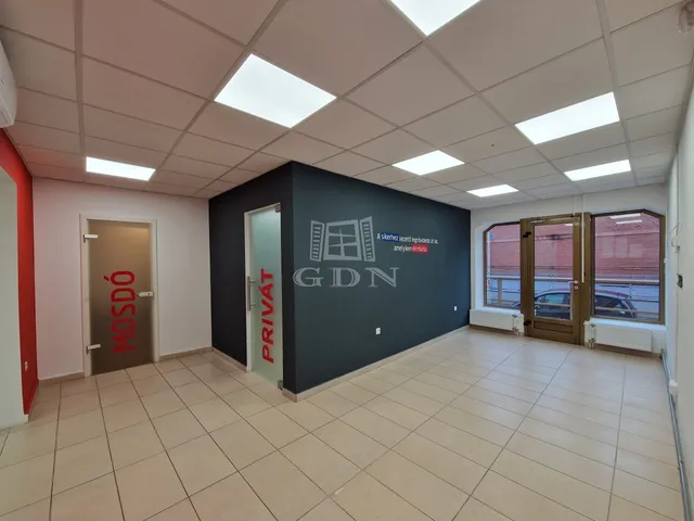 Kiadó kereskedelmi és ipari ingatlan Miskolc, Zsolcai kapu 114 nm