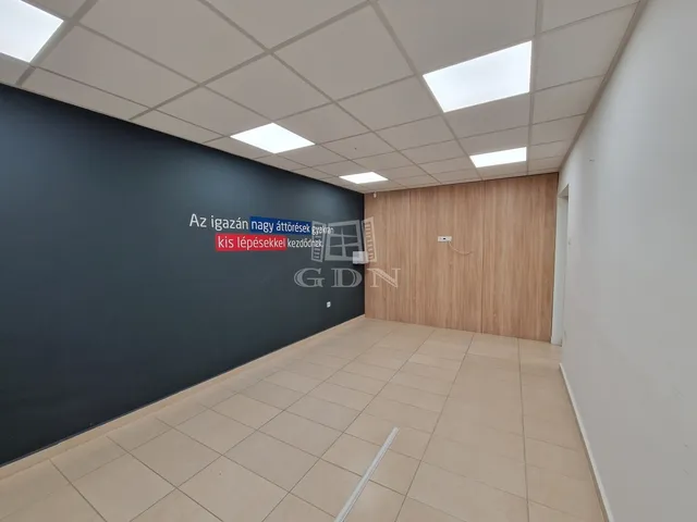 Kiadó kereskedelmi és ipari ingatlan Miskolc, Zsolcai kapu 114 nm