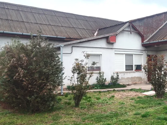 Eladó ház Tiszalúc 130 nm