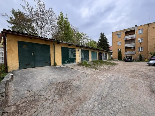 Eladó garázs Miskolc, Csabai kapu 15 nm