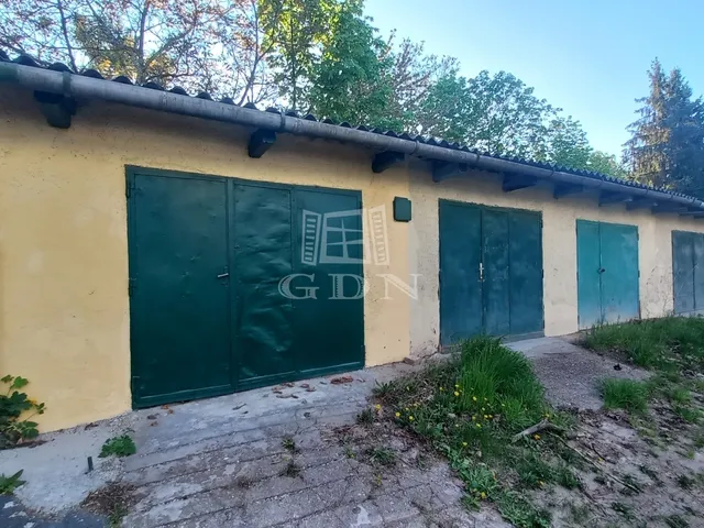Eladó garázs Miskolc, Csabai kapu 15 nm