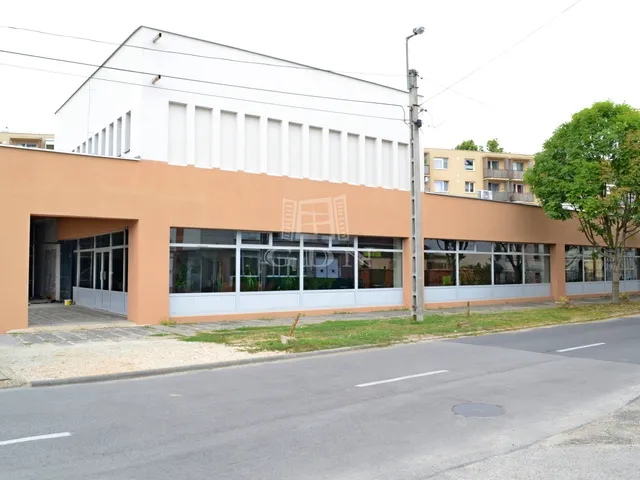 Kiadó kereskedelmi és ipari ingatlan Miskolc, Belváros 216 nm