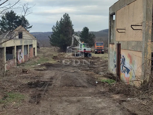 Eladó kereskedelmi és ipari ingatlan Pécs, Györgytelep 54626 nm
