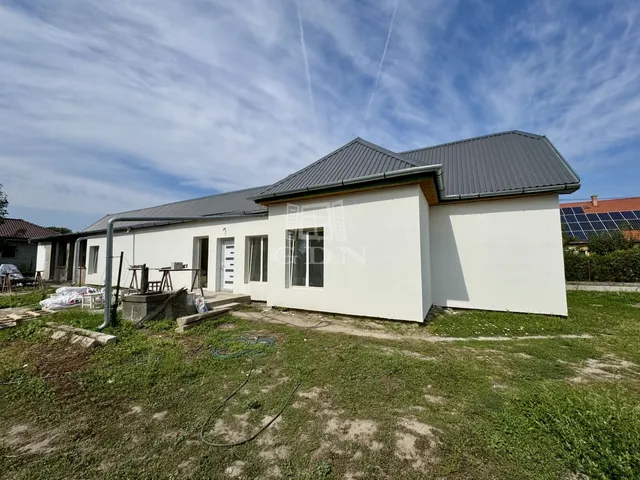 Eladó ház Baracska 100 nm