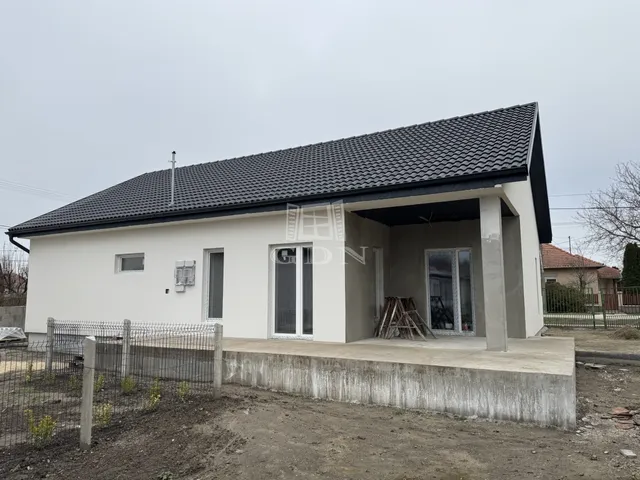 Eladó ház Baracska 102 nm