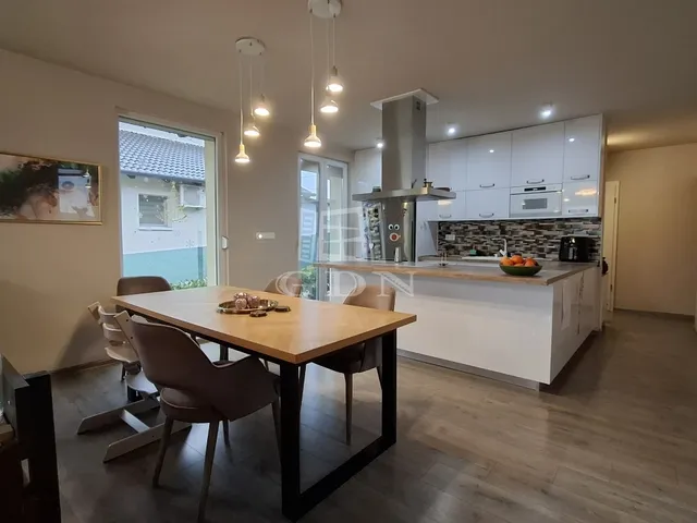 Eladó ház Érd, Fenyves-Parkváros 144 nm