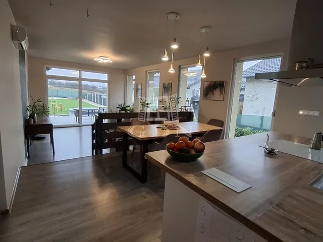 Eladó ház Érd, Fenyves-Parkváros 144 nm