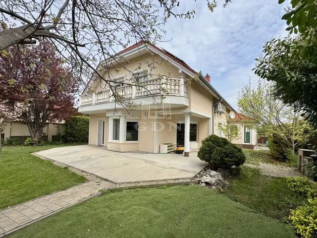 Eladó ház Budaörs 285 nm