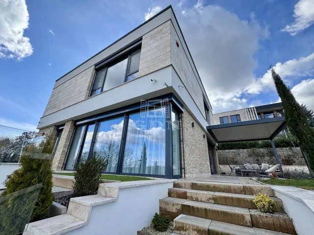 Kiadó ház Budaörs, Budaörsi Kamaraerdő 257 nm