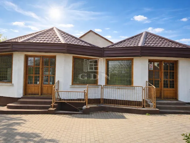 Eladó kereskedelmi és ipari ingatlan Százhalombatta 110 nm