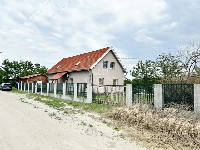 Eladó ház Szigetcsép 180 nm