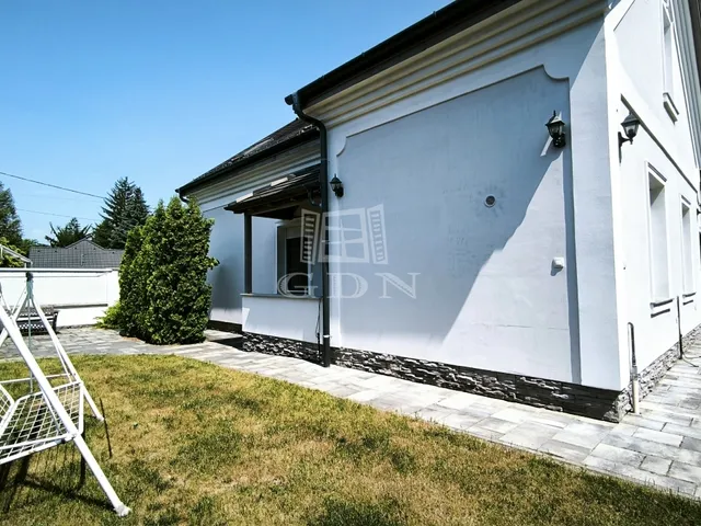 Eladó ház Szigetmonostor, Horány 136 nm