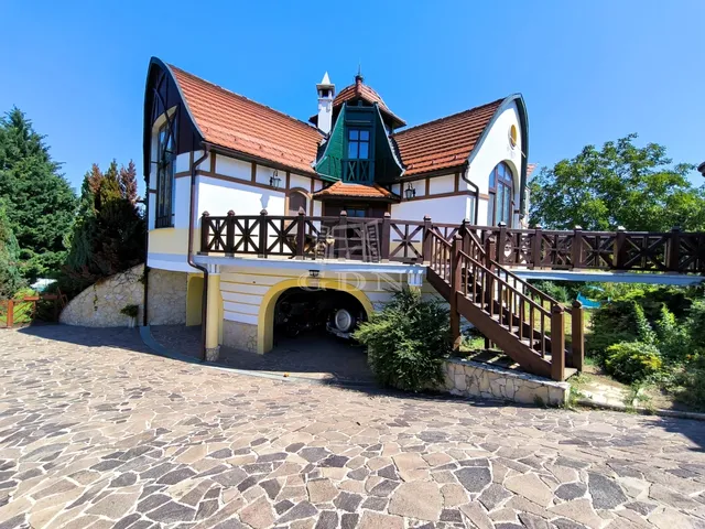 Eladó ház Esztergom 291 nm