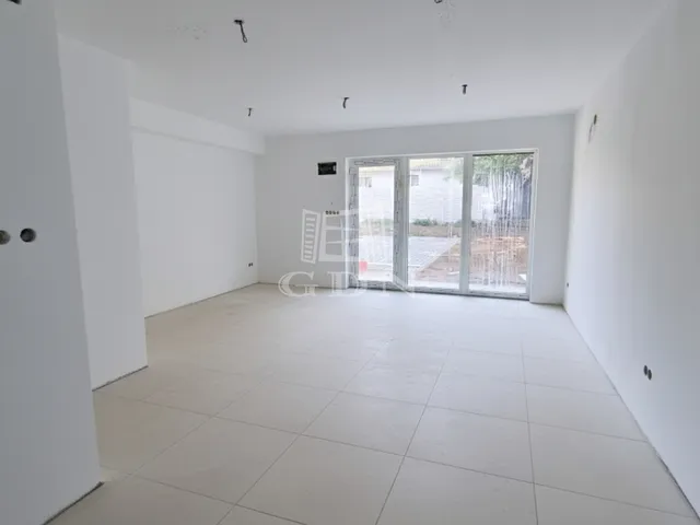 Eladó kereskedelmi és ipari ingatlan Veresegyház 24 nm