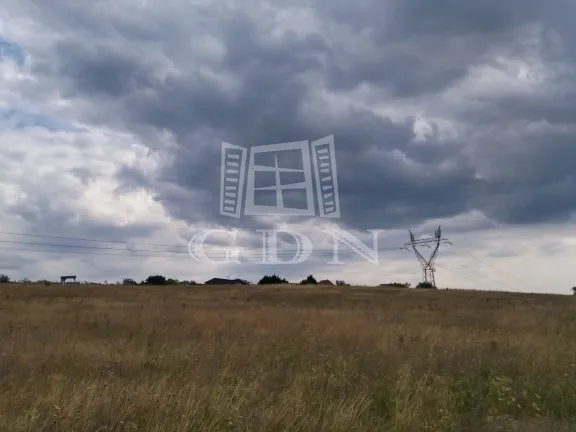 Eladó mezőgazdasági ingatlan Fót 3000 nm