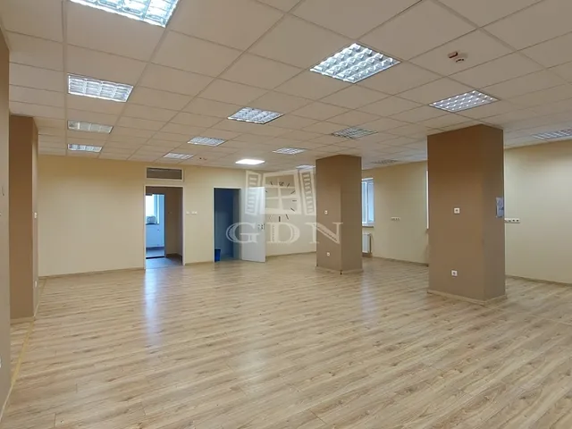 Kiadó kereskedelmi és ipari ingatlan Budapest X. kerület, Újhegy 275 nm