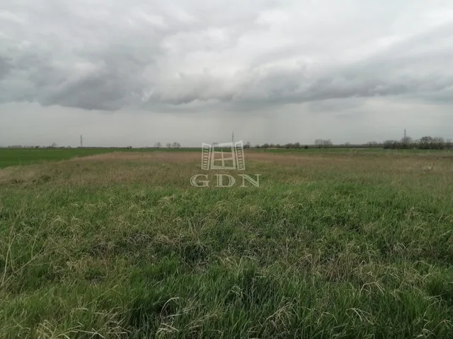 Eladó telek Besnyő 2145 nm