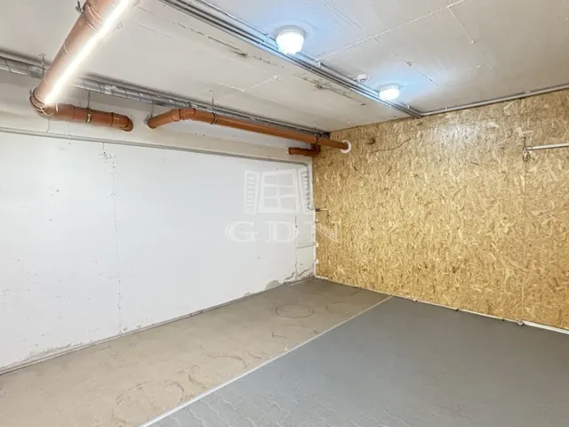 Eladó kereskedelmi és ipari ingatlan Budapest IV. kerület, Káposztásmegyer 33 nm