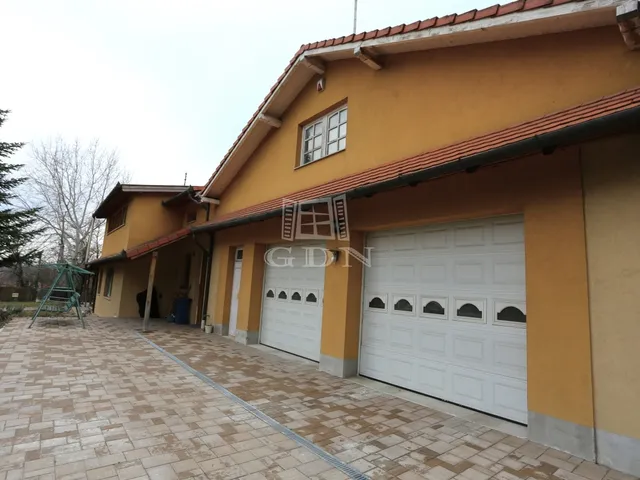 Eladó kereskedelmi és ipari ingatlan Tárnok 2567 nm