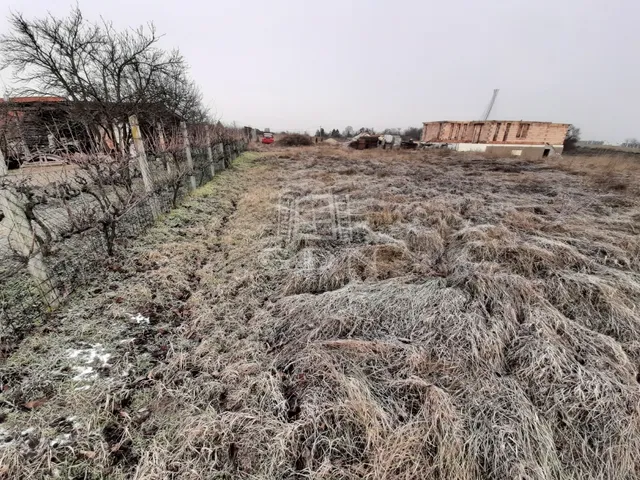 Eladó telek Komárom, Koppánymonostor 677 nm