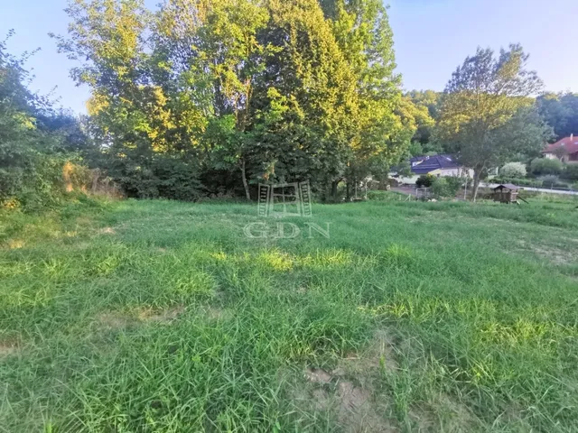 Eladó telek Csatár 1030 nm