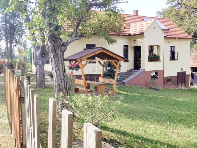 Eladó ház Kustánszeg 77 nm
