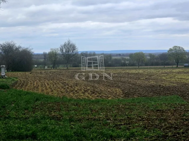 Eladó telek Balatonkeresztúr 970 nm