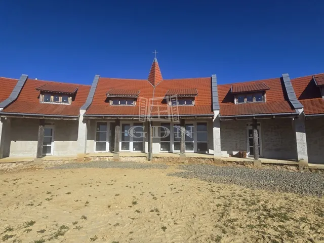 Eladó lakás Úrkút 386 nm