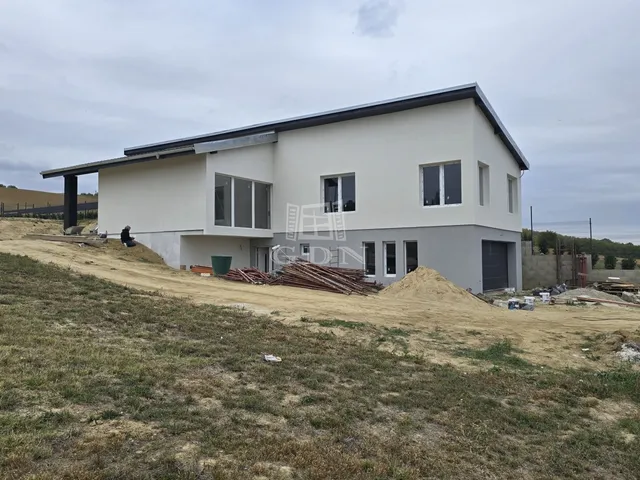 Eladó ház Bocfölde 274 nm