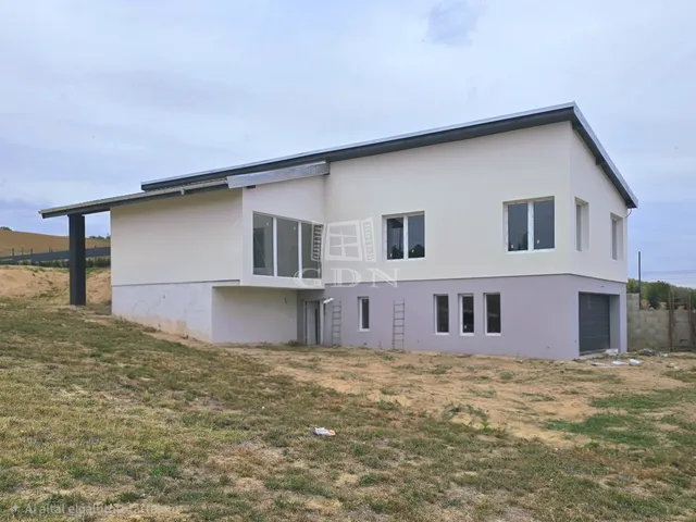 Eladó ház Bocfölde 216 nm