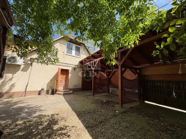 Eladó ház Budapest X. kerület, Óhegy 181 nm