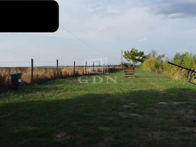 Eladó üdülő és hétvégi ház Madocsa 300 nm