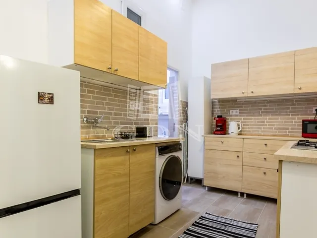 Eladó lakás Budapest VI. kerület 44 nm