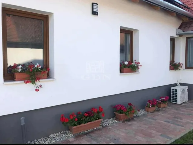 Eladó kereskedelmi és ipari ingatlan Balatonkeresztúr 176 nm