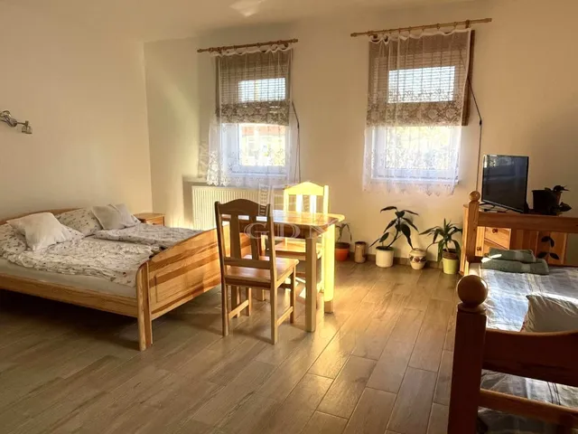 Eladó kereskedelmi és ipari ingatlan Balatonkeresztúr 176 nm