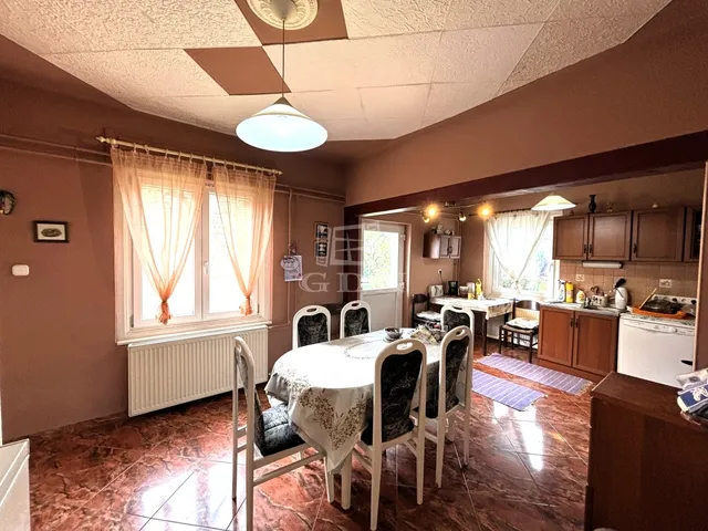 Eladó ház Úri 111 nm