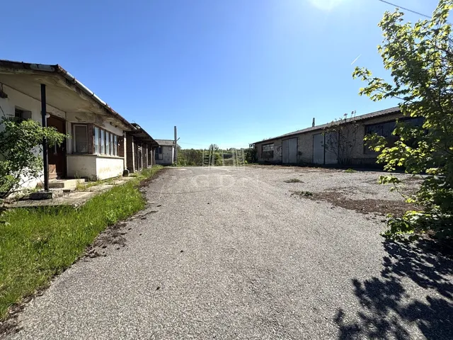 Kiadó kereskedelmi és ipari ingatlan Gomba 316 nm