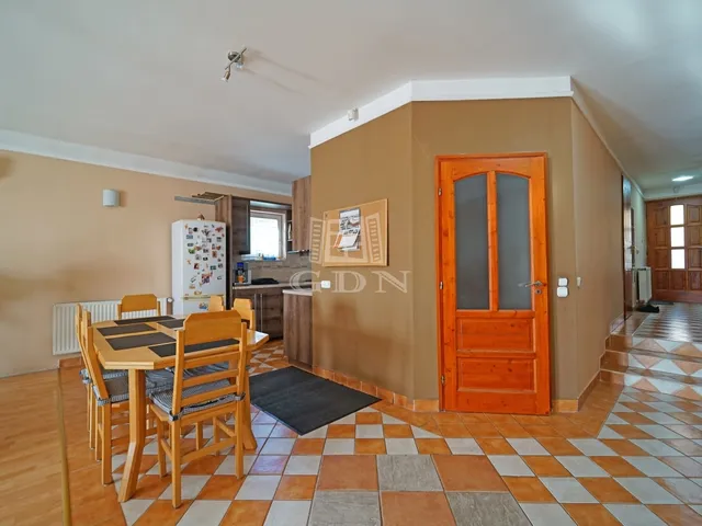 Eladó ház Aszód, Belváros 257 nm