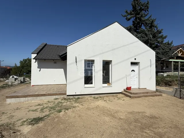 Eladó ház Csörög 102 nm