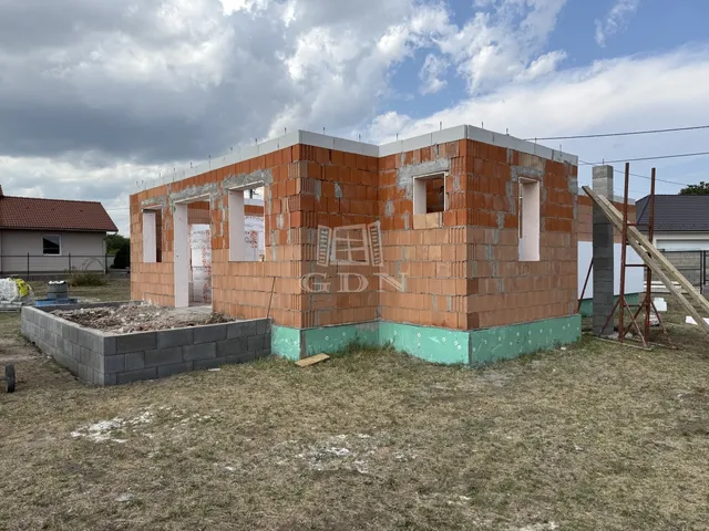 Eladó ház Dány 92 nm
