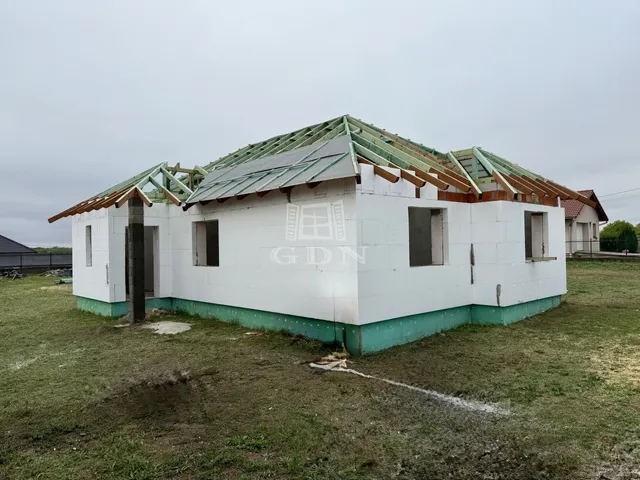 Eladó ház Dány 92 nm