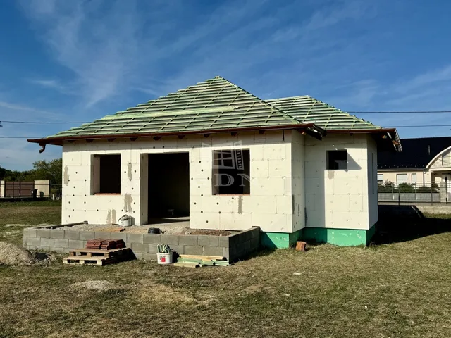 Eladó ház Dány 92 nm