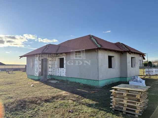 Eladó ház Dány 92 nm