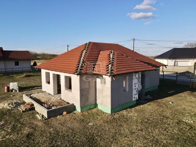 Eladó ház Dány 92 nm