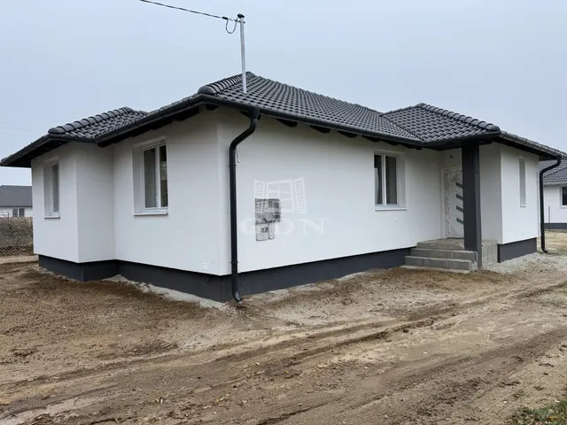 Eladó ház Tápióság 93 nm