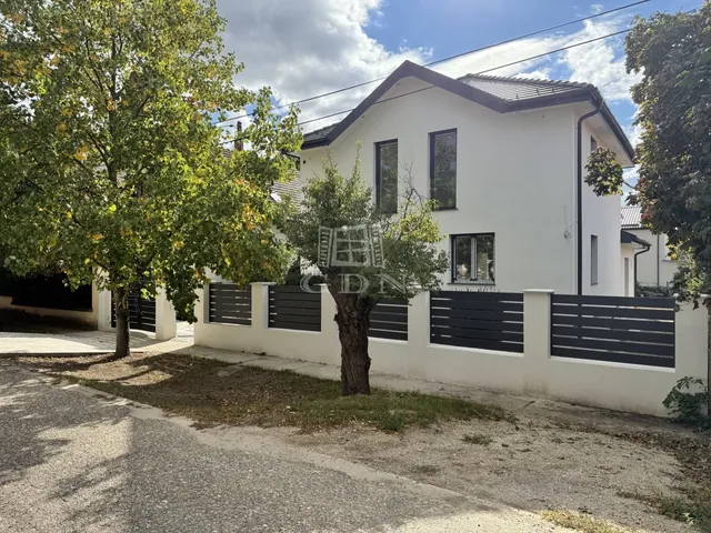 Eladó ház Budapest XVI. kerület, Sashalom 232 nm