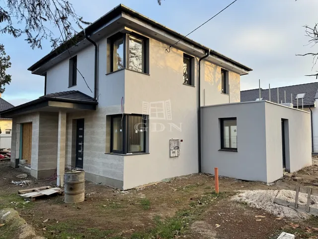 Eladó ház Budapest XVI. kerület, Sashalom 205 nm