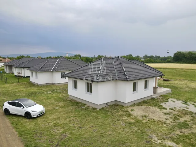 Eladó ház Gyöngyöshalász 97 nm