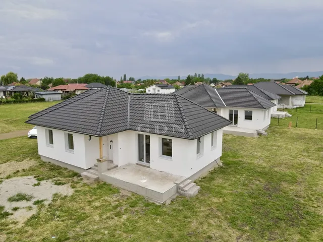 Eladó ház Gyöngyöshalász 97 nm