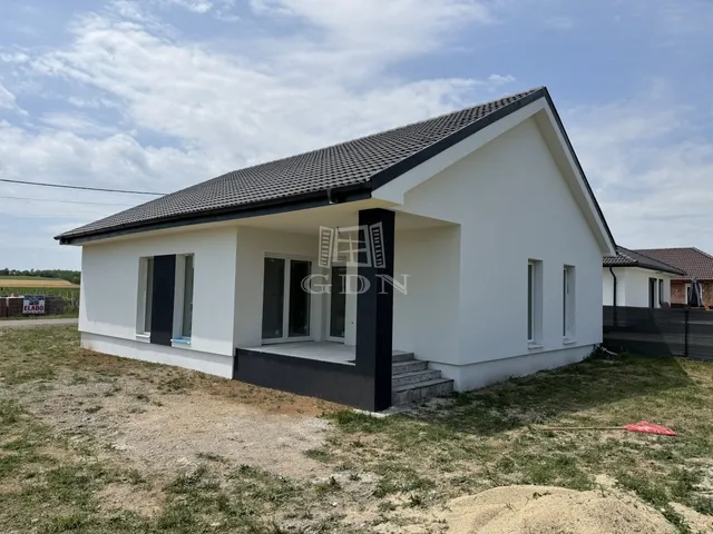Eladó ház Atkár 110 nm